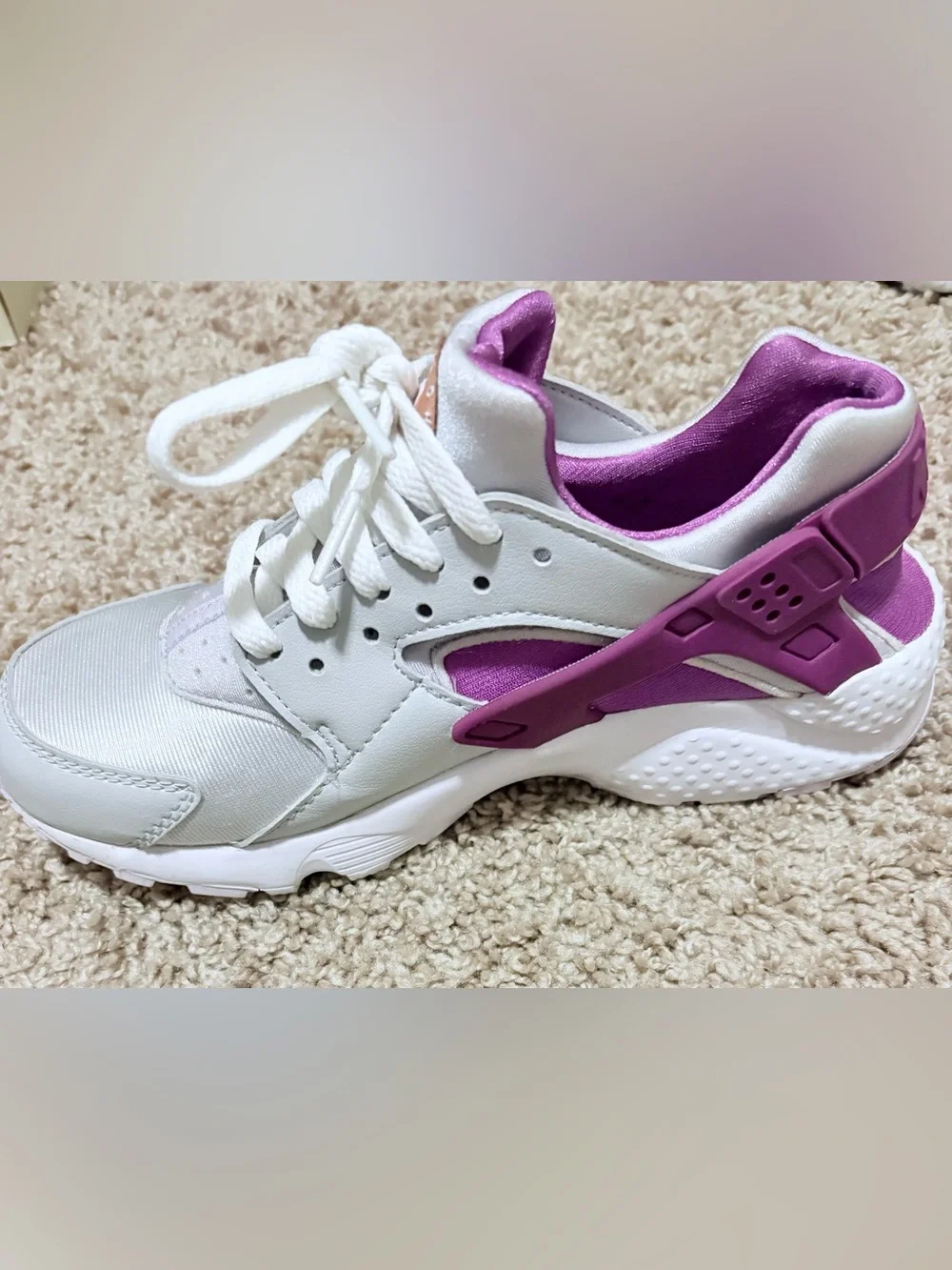 Girls Nike huarache Size 5Y
